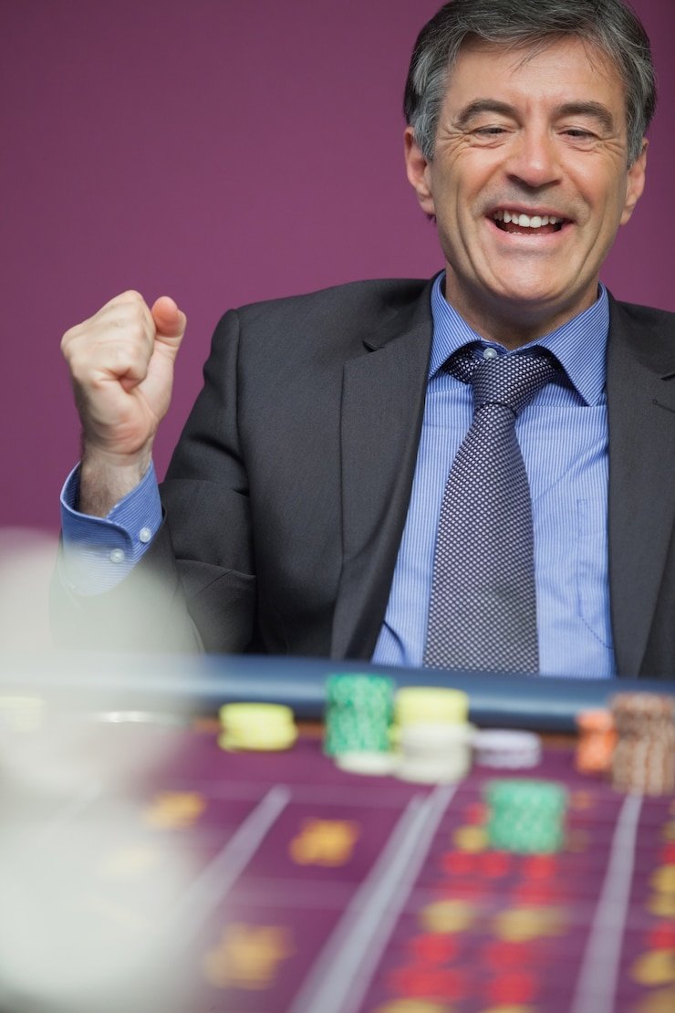 klikme88 login mobile app interface showing live casino tables and sportsbook coverage